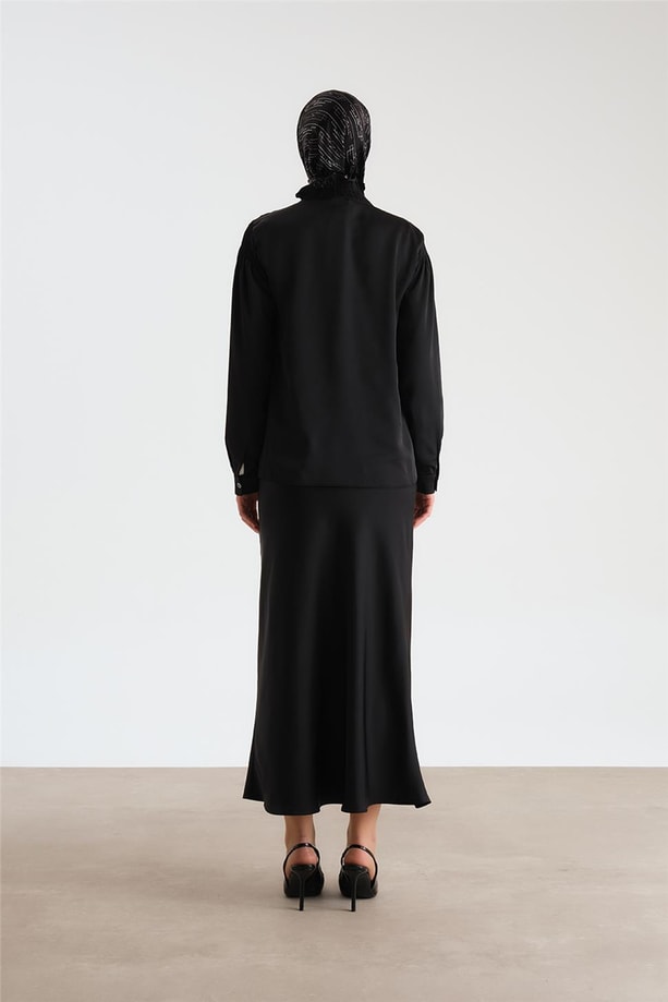 Armine Yakası Büzgülü Saten Gömlek 24Y3504 Siyah