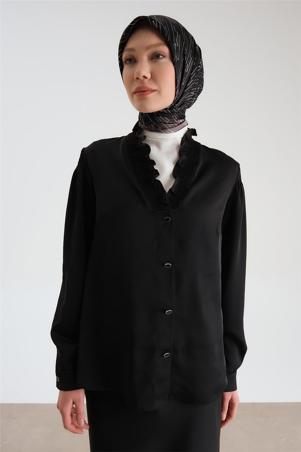Armine Yakası Büzgülü Saten Gömlek 24Y3504 Siyah