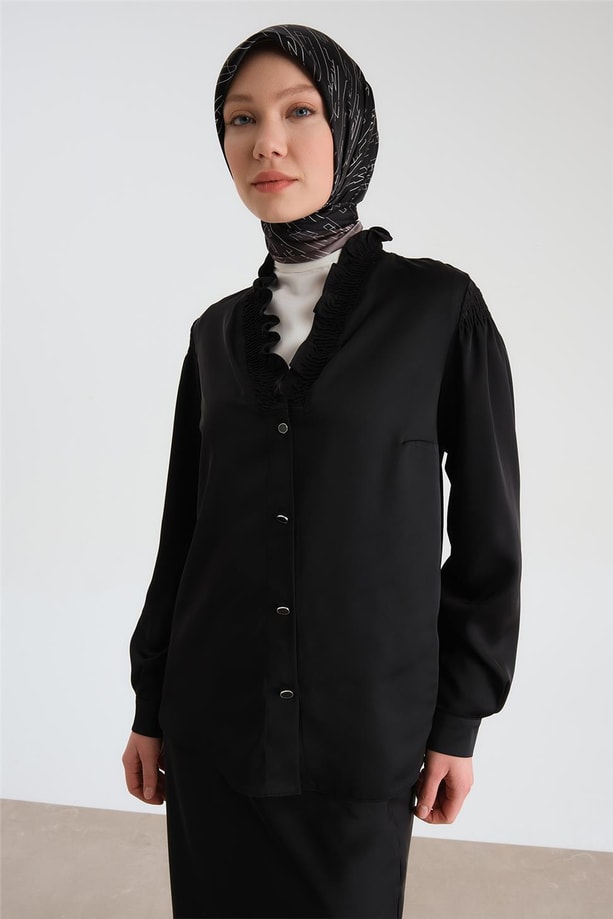 Armine Yakası Büzgülü Saten Gömlek 24Y3504 Siyah