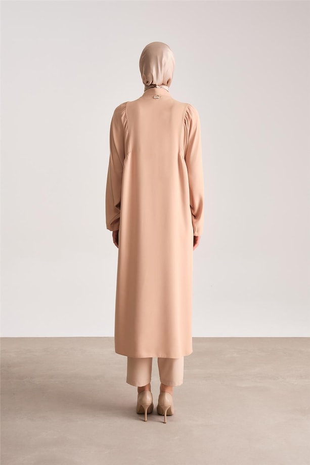 Armine Altın Aksesuarlı Oversize Abaya 24Y5501 Bisküvi