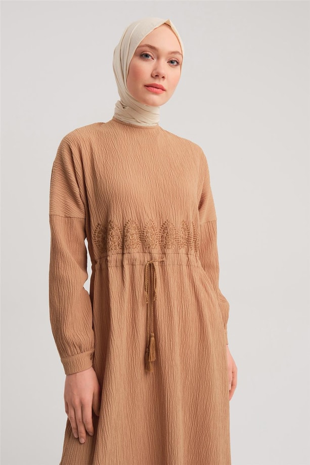 Armine Beli Nakışlı Elbise 24Y9811 Camel