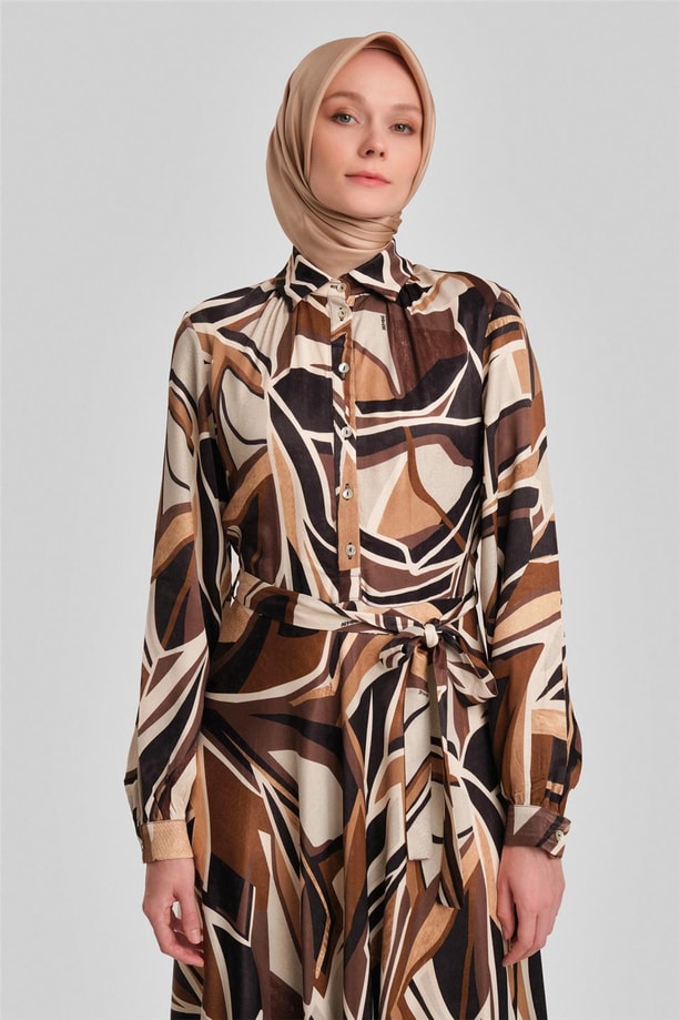 Armine Biye Detaylı Desenli Elbise 24Y9853 Kahverengi