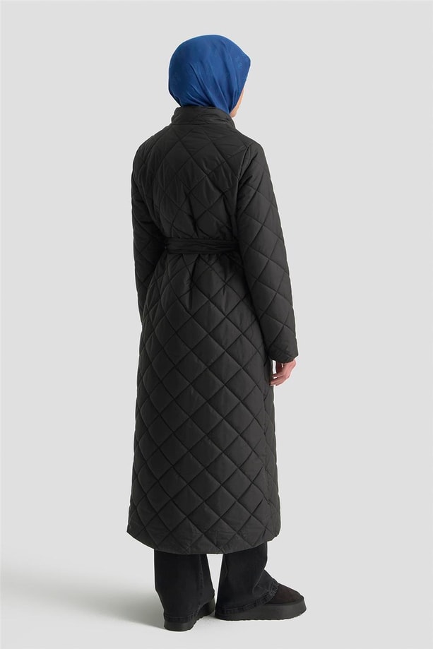 Armine Cep Detaylı Fitted Kapitone Kaban 25KD1404 Siyah