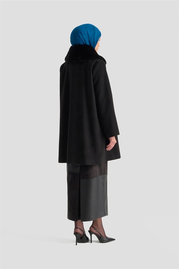 Armine Kürk Yakalı Kaban 25KD1707 Siyah