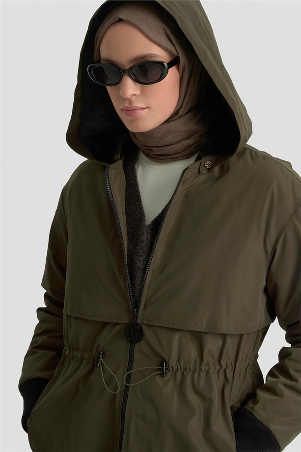 Armine Aller Detaylı Kapitone Manto 25KT1726 Haki