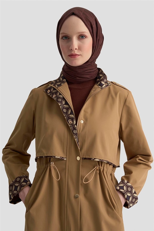 Armine Beli Büzgülü Trençkot 25KD4029 Camel