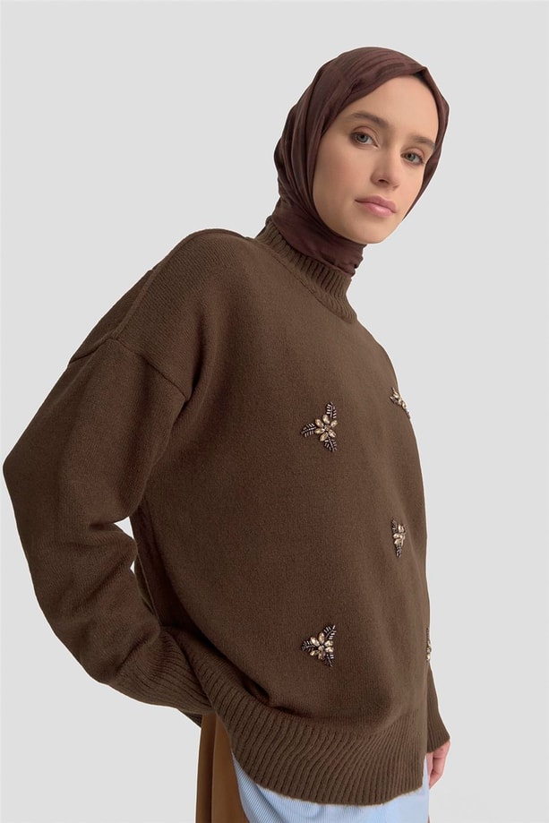 Armine Nakışlı Oversize Kazak 25KD6015 Acı Kahve