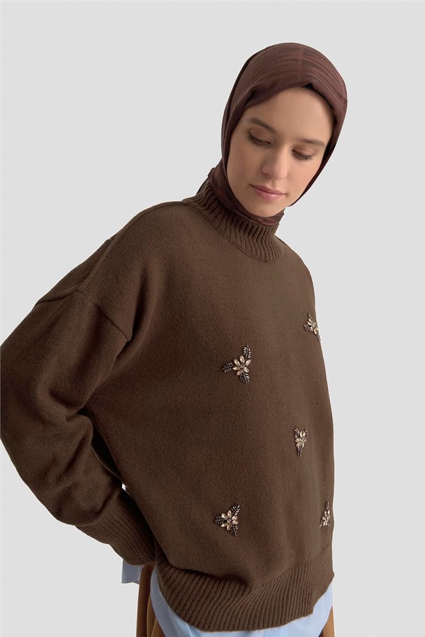 Armine Nakışlı Oversize Kazak 25KD6015 Acı Kahve