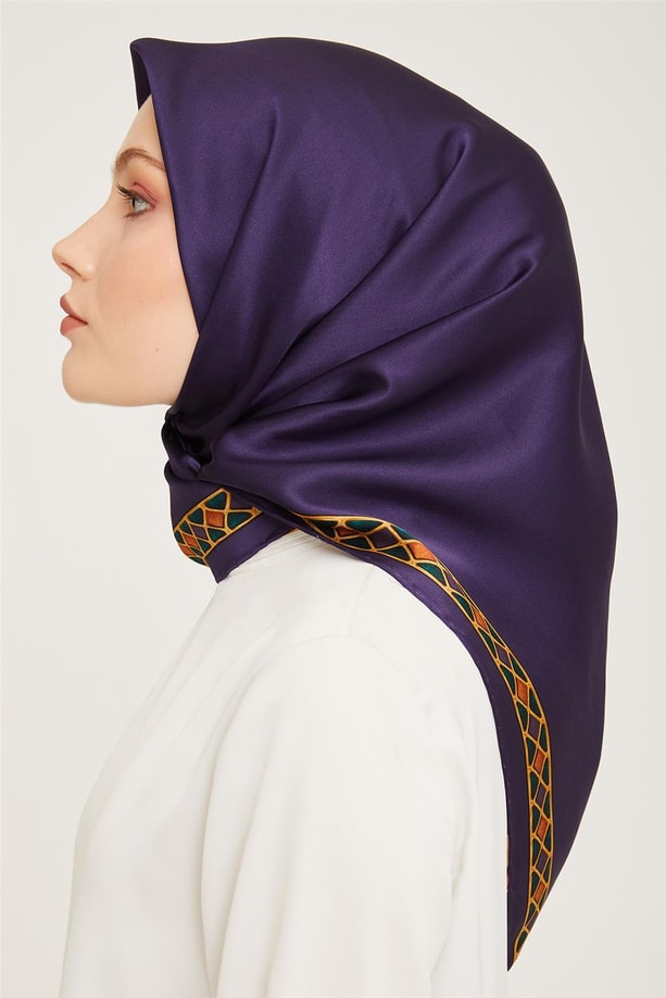 Armine Sura İpek Eşarp 23Ka9057 05