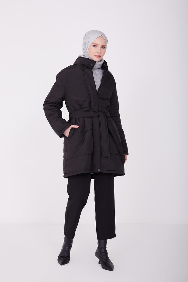 Armine Beli Kuşaklı Şişme Kaban 22K7808 Siyah