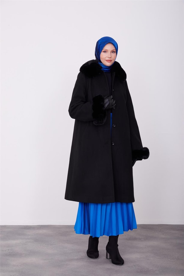 Armine Önü Düğmeli Kürklü Kaban 23K7806 Siyah