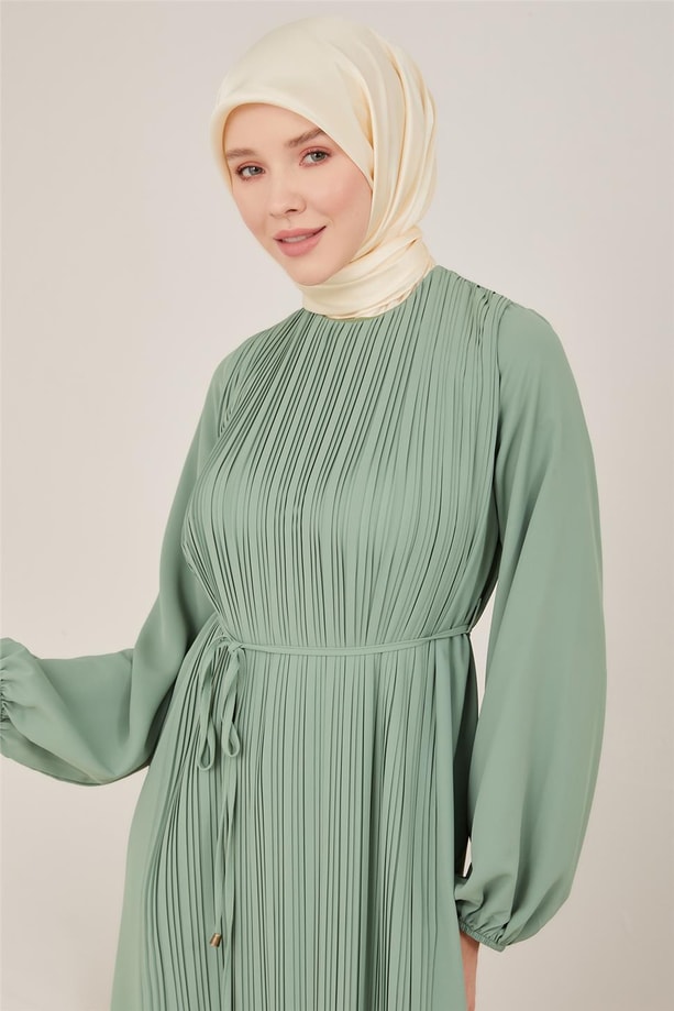Armine Önü Piliseli Elbise 22Y9435 Yeşim