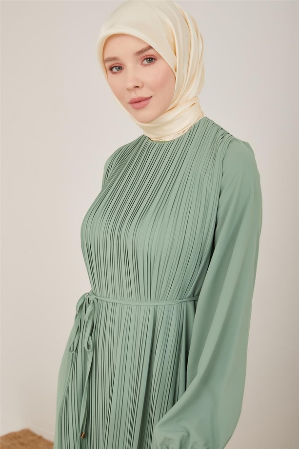 Armine Önü Piliseli Elbise 22Y9435 Yeşim