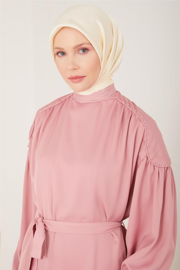 Armine Büzgü Detaylı ve Manşeti Piliseli Abiye Elbise 23Y9617 Şeker Pembe