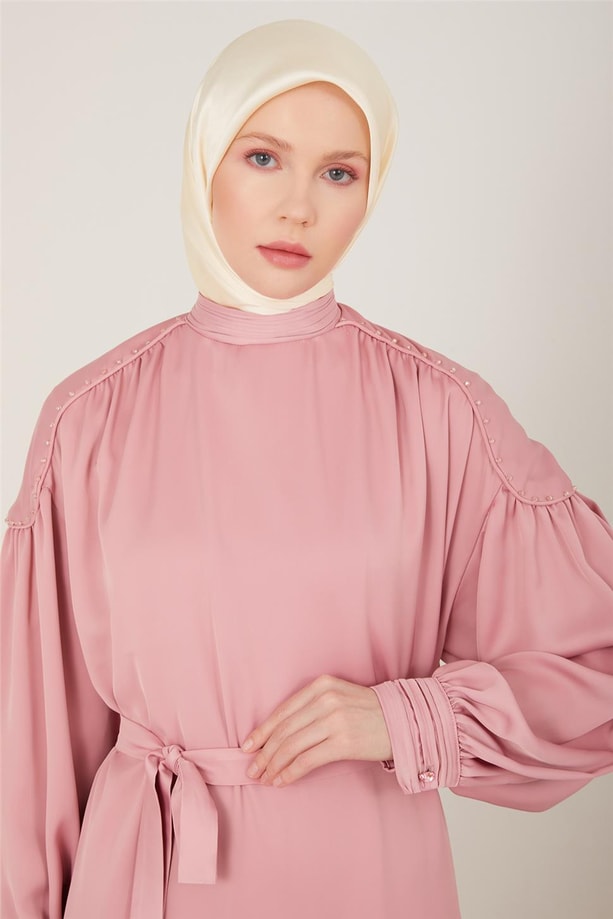Armine Büzgü Detaylı ve Manşeti Piliseli Abiye Elbise 23Y9617 Şeker Pembe