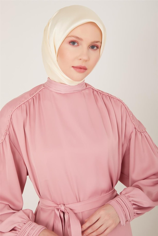 Armine Büzgü Detaylı ve Manşeti Piliseli Abiye Elbise 23Y9617 Şeker Pembe