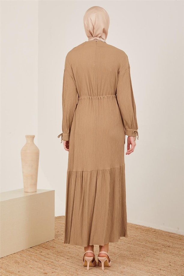 Armine İşlemeli Ve Gofretli Beli Ayarlanabilir Elbise 23Y9659 Camel