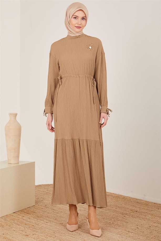 Armine İşlemeli Ve Gofretli Beli Ayarlanabilir Elbise 23Y9659 Camel