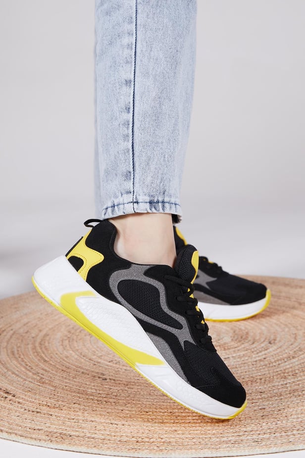 Rahat Kalıp Yüksek Taban Bağcıklı Unisex Siyah Sarı Spor Ayakkabı V2901-0