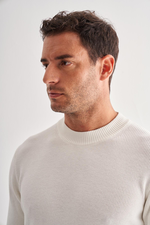 Açık Krem Yarım Balıkçı Yaka Uzun Kol Cepsiz Comfort Fit Casual Pamuklu Triko Kazak 1012255203