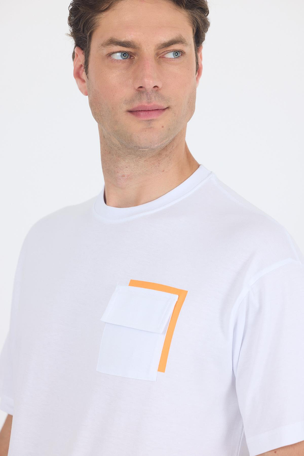 Beyaz Kısa Kol Bisiklet Yaka Kapaklı Cep Pamuk Casual Oversize Tişört 1011250131
