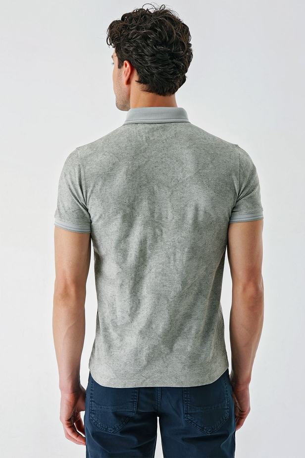 Koyu Haki Desenli Jakarlı Düğmeli Yaka Cepli Casual Slim Fit Dar Kesim Tişört 1011240176