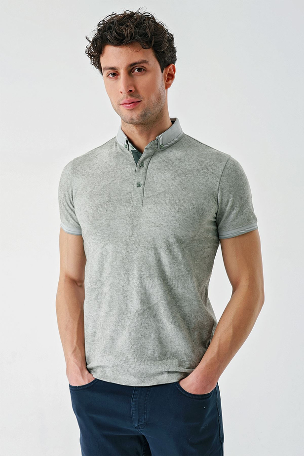 Koyu Haki Desenli Jakarlı Düğmeli Yaka Cepli Casual Slim Fit Dar Kesim Tişört 1011240176