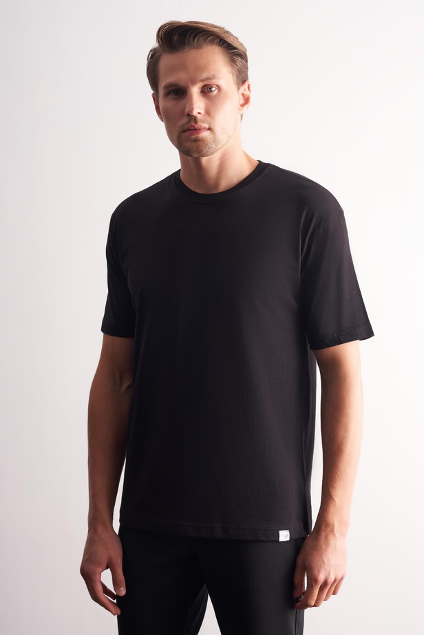 Siyah Bisiklet Yaka Kısa Kol Slim Fit Pamuklu Tişört 1011255106