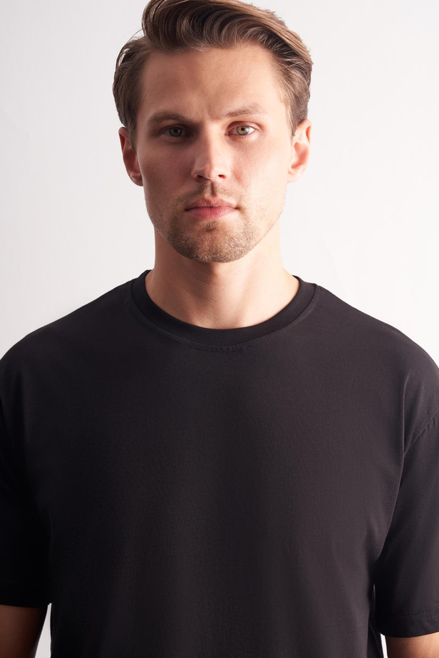 Siyah Bisiklet Yaka Kısa Kol Slim Fit Pamuklu Tişört 1011255106