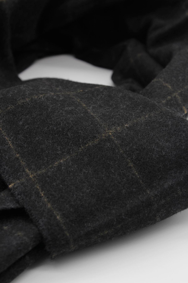 Siyah Desenli Kaşkol 1067245106_003