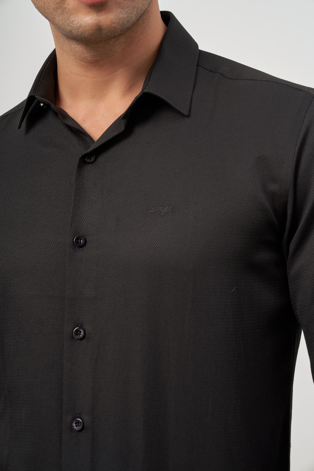 Siyah Uzun Kol Kendinden Desenli Armürlü 032 Sert Yaka Classic Slim Fit Gömlek 1004245152