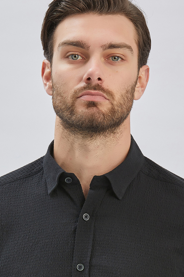 Siyah Uzun Kollu Biritli Yaka Biyeli Pamuklu Likralı Casual Slim Fit Dar Kesim Gömlek 1004240232