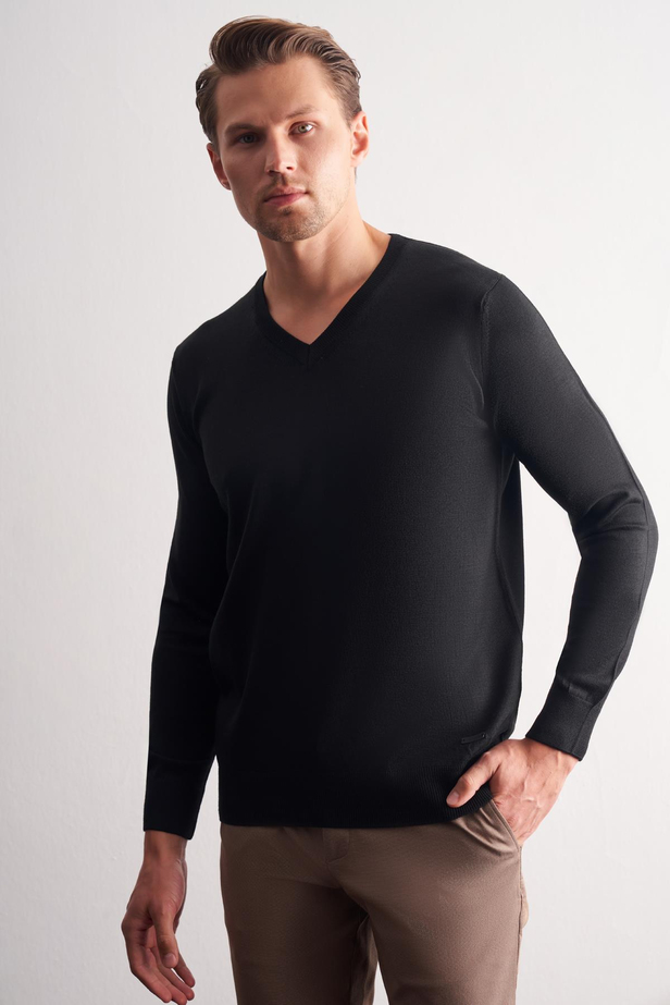 Siyah V Yaka Uzun Kol Cepsiz Comfort Fit Classic Yünlü Triko Kazak 1012255002