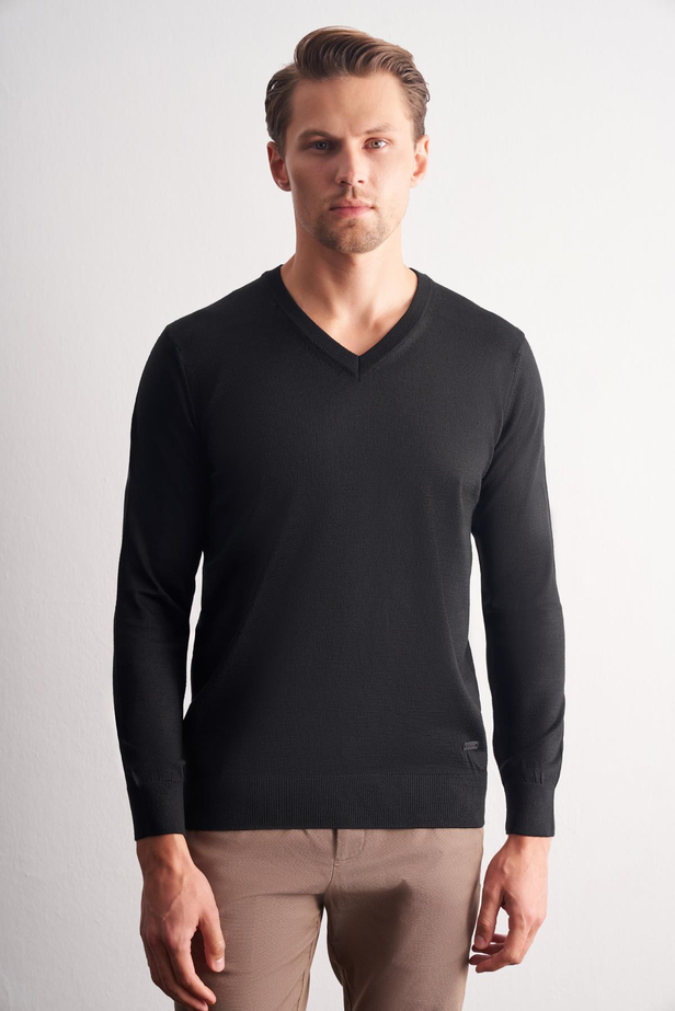 Siyah V Yaka Uzun Kol Cepsiz Comfort Fit Classic Yünlü Triko Kazak 1012255002
