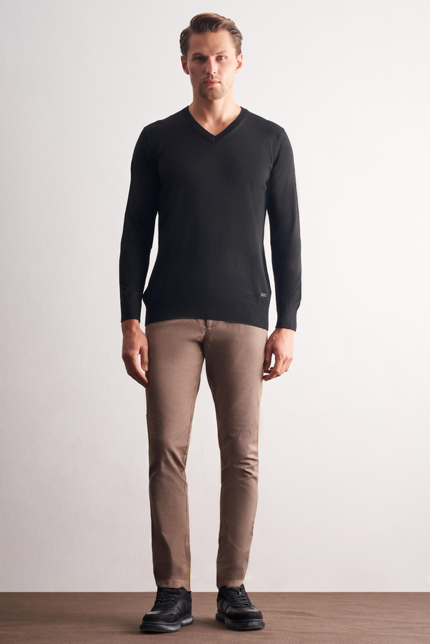 Siyah V Yaka Uzun Kol Cepsiz Comfort Fit Classic Yünlü Triko Kazak 1012255002