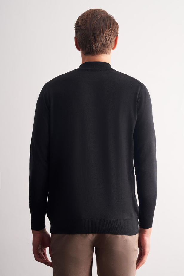 Siyah Yarım Balıkçı Yaka Cepsiz Comfort Fit Classic Pamuklu Triko Kazak 1012255001