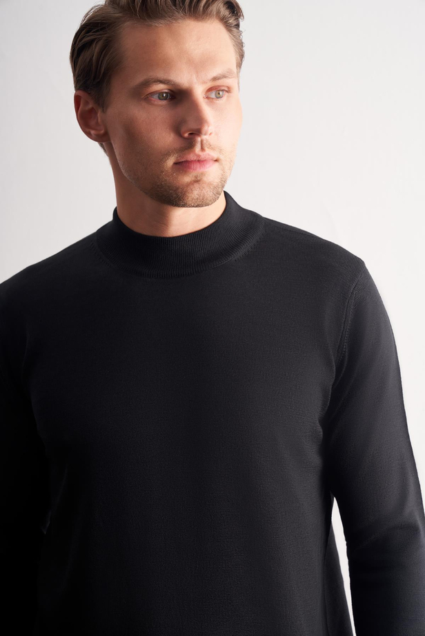 Siyah Yarım Balıkçı Yaka Cepsiz Comfort Fit Classic Pamuklu Triko Kazak 1012255001