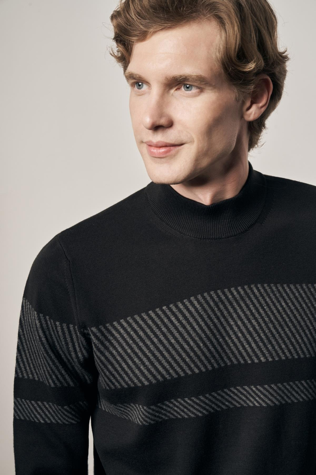 Siyah Yarım Balıkçı Yaka Uzun Kol Cepsiz Comfort Fit Pamuklu Triko Kazak 1012255213