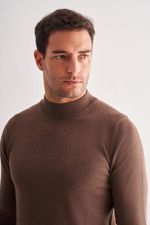 Sütlü Kahverengi Yarım Balıkçı Yaka Cepsiz Comfort Fit Classic Pamuklu Triko Kazak 1012255001