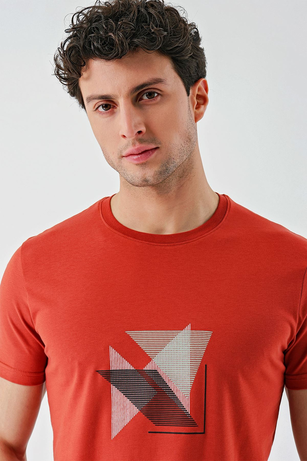 Tarçın Baskılı Bez Ayağı Bisiklet Yaka %100 Pamuk Casual Slim Fit Dar Kesim Tişört 1011240168