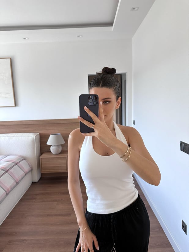 Boyundan Geçmeli Beyaz Crop Top