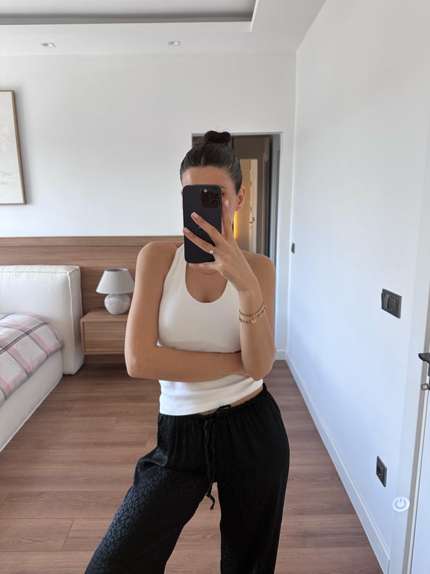 Boyundan Geçmeli Beyaz Crop Top