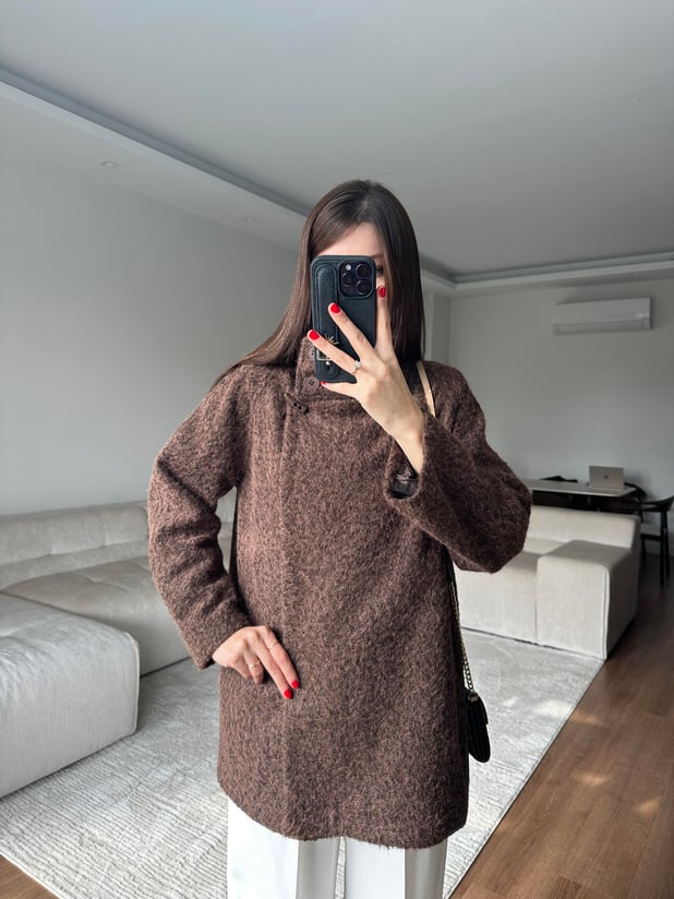 Çan Kesim Kahve Rengi Orta Boy Yün Kaban 