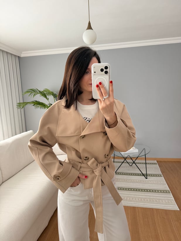 Dik Yaka Kuşaklı Camel Rengi Ceket