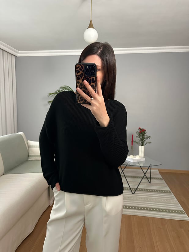 Dilvin Kayık Yaka Siyah Triko