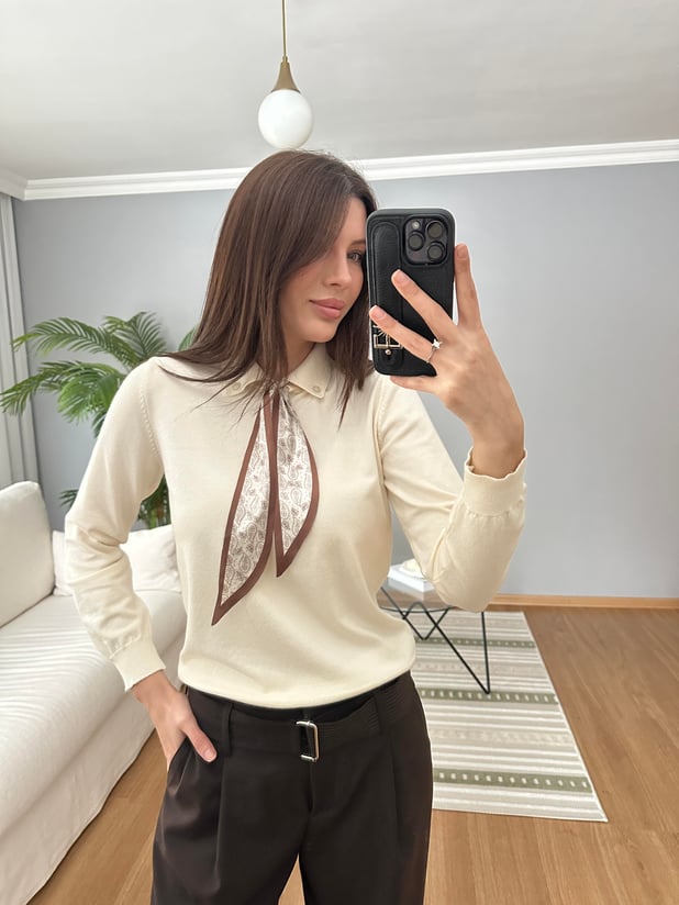 Ekru Fularlı Triko