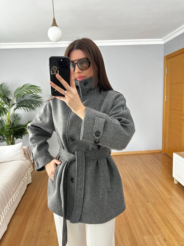 Füme Renk Kuşaklı Orta Boy Kaban