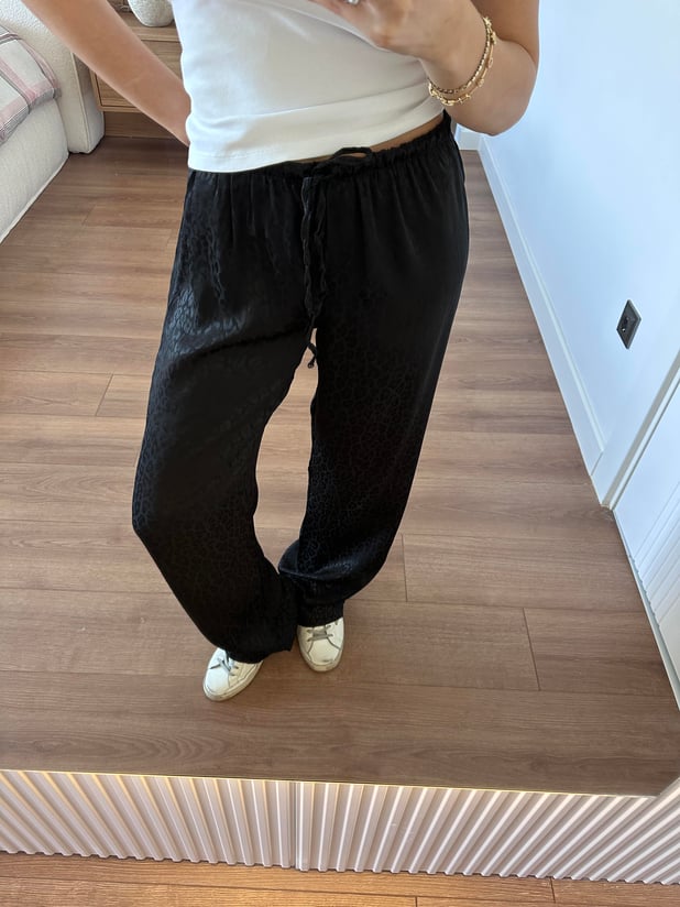Jakarlı Siyah Pantolon
