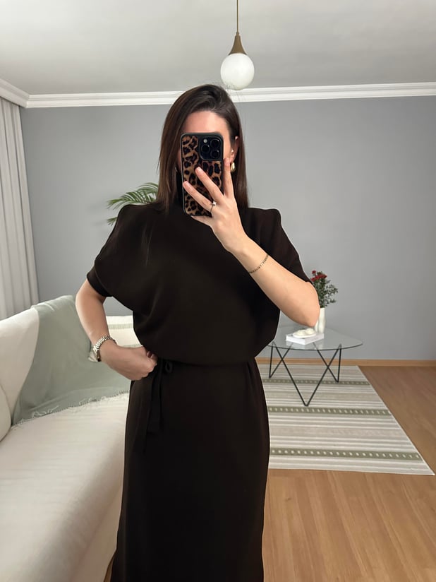 Kahve Rengi Triko Elbise 