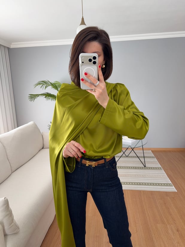 Kendinden Şallı Yeşil Saten Bluz